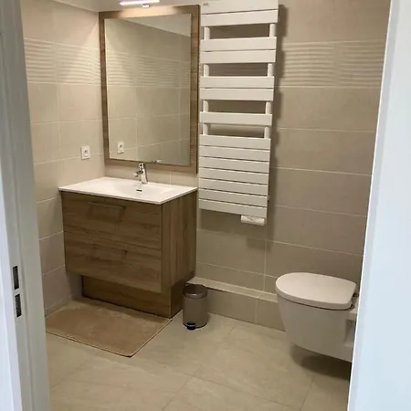 Apartamento Very And Quiet 42 M In With Parking